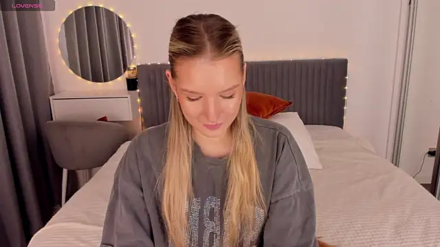 CassieRayss online show from May 19, 12:00 pm