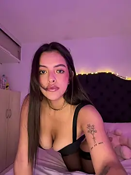 martina duque  online show from February 13, 11:23 pm