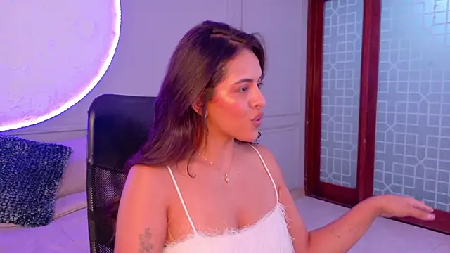 martina duque  online show from March 4, 8:37 pm