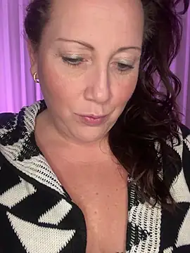 xsexycurvymilf online show from January 15, 1:31 pm