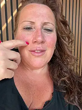 Snapshot of xsexycurvymilf chatting on June 16, 3:03 pm xsexycurvymilf online show from June 16, 3:03 pm