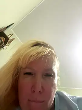 EmmaInLove23 online show from November 9, 2:15 pm