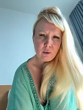 EmmaInLove23 online show from February 10, 2:26 am