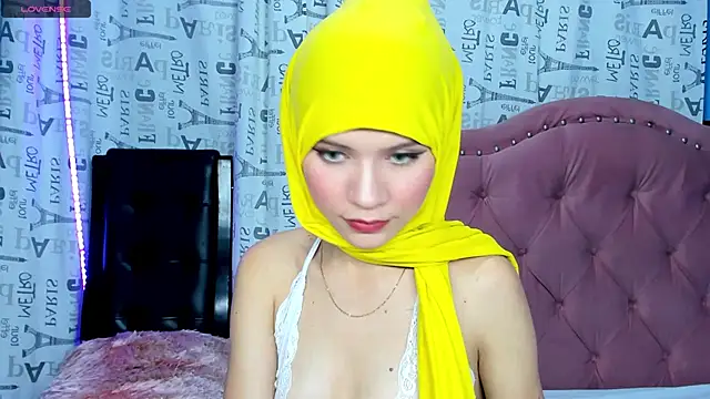 Snapshot of hanaa_18 chatting on December 3, 2:36 am hanaa 18 online show from December 3, 2:36 am