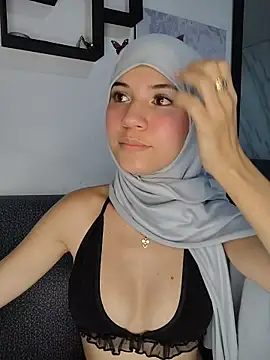 Snapshot of hanaa_18 chatting on July 11, 9:45 am hanaa 18 online show from July 11, 9:45 am