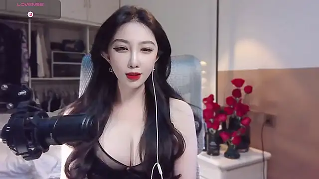 Snapshot of vyizh- chatting on March 8, 5:49 am vyizh- online show from March 8, 5:49 am