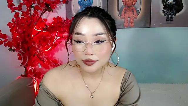 Snapshot of ichiben chatting on May 2, 12:26 am ichiben online show from May 2, 12:26 am