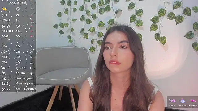 Snapshot of Coralinee_01 chatting on December 10, 1:00 am Coralinee 01 online show from December 10, 1:00 am