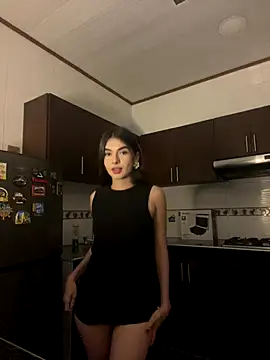 Coralinee 01 online show from November 21, 12:21 am