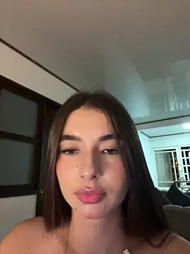 Coralinee 01 online show from May 9, 12:49 am