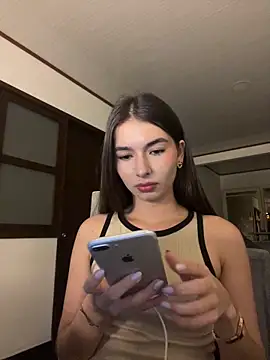 Coralinee 01 online show from May 14, 12:28 am