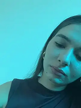 Coralinee 01 online show from May 14, 5:09 pm