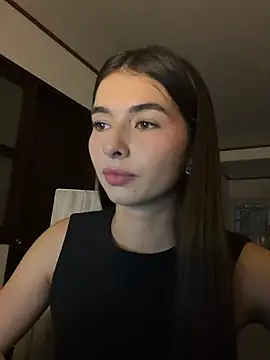 Coralinee 01 online show from May 17, 11:12 pm