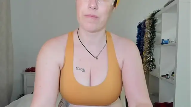 emmita69  online show from December 18, 4:40 am