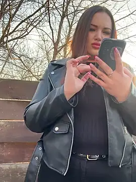 leila beayte  online show from March 7, 4:00 pm