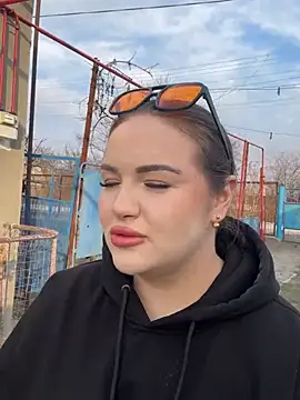 leila beayte  online show from March 22, 2:14 pm