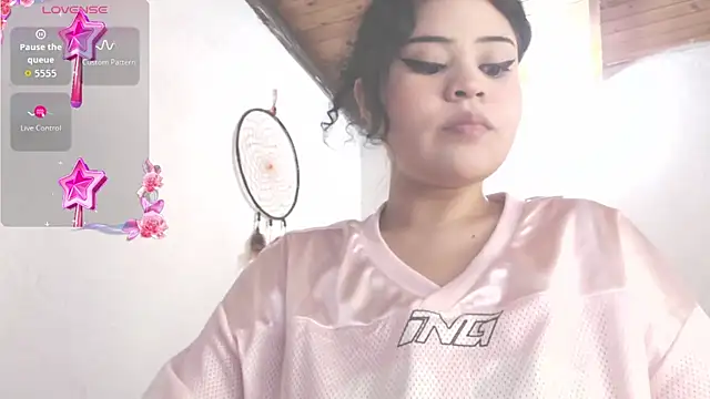 Snapshot of Amara18_ chatting on December 3, 1:57 am Amara18 online show from December 3, 1:57 am