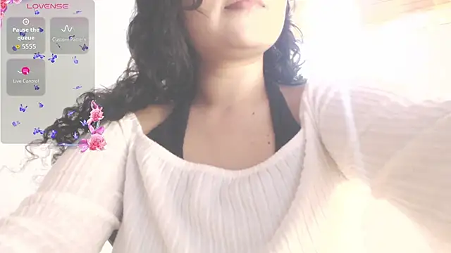 Snapshot of Amara18_ chatting on December 18, 2:28 am Amara18 online show from December 18, 2:28 am