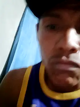 Snapshot of Moreno1813 chatting on February 2, 10:46 am Moreno1813 online show from February 2, 10:46 am