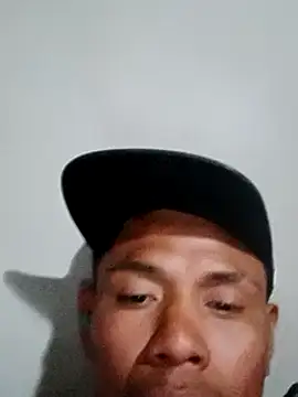 Snapshot of Moreno1813 chatting on February 17, 6:53 am Moreno1813 online show from February 17, 6:53 am