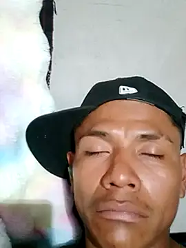 Snapshot of Moreno1813 chatting on February 18, 7:10 am Moreno1813 online show from February 18, 7:10 am