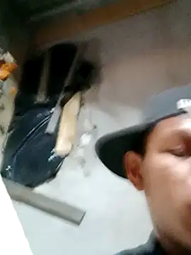 Snapshot of Moreno1813 chatting on March 6, 6:52 am Moreno1813 online show from March 6, 6:52 am