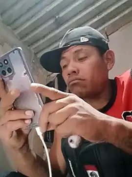 Snapshot of Moreno1813 chatting on March 9, 5:11 am Moreno1813 online show from March 9, 5:11 am