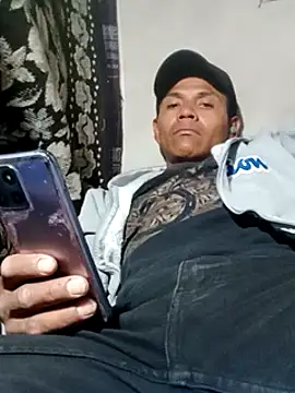 Snapshot of Moreno1813 chatting on March 16, 6:31 am Moreno1813 online show from March 16, 6:31 am