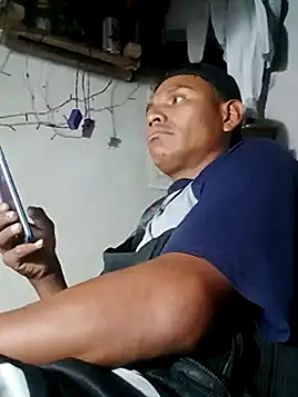 Snapshot of Moreno1813 chatting on March 20, 4:40 am Moreno1813 online show from March 20, 4:40 am