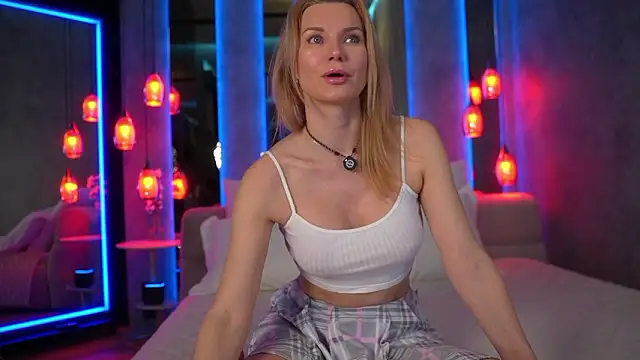 Snapshot of NovaMaria chatting on February 8, 3:15 pm NovaMaria online show from February 8, 3:15 pm