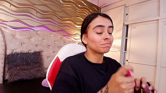 Andreita Jones online show from December 5, 12:03 pm