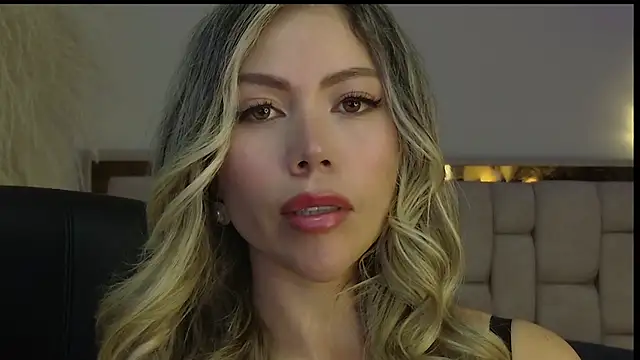 Snapshot of Ammy_Castro chatting on February 25, 9:24 pm Ammy Castro online show from February 25, 9:24 pm