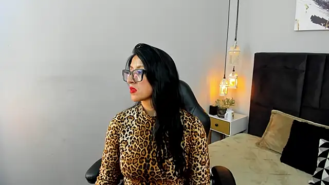 kira moon   online show from March 11, 8:04 pm