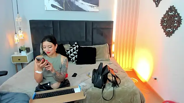 kira moon   online show from March 18, 9:07 pm