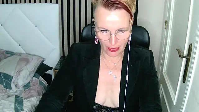 xxNoeliaxx online show from March 1, 7:41 am