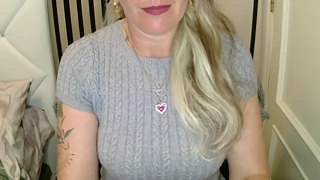 xxNoeliaxx online show from March 21, 8:19 am