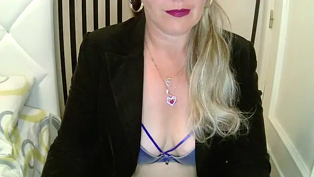 xxNoeliaxx online show from March 30, 6:47 am