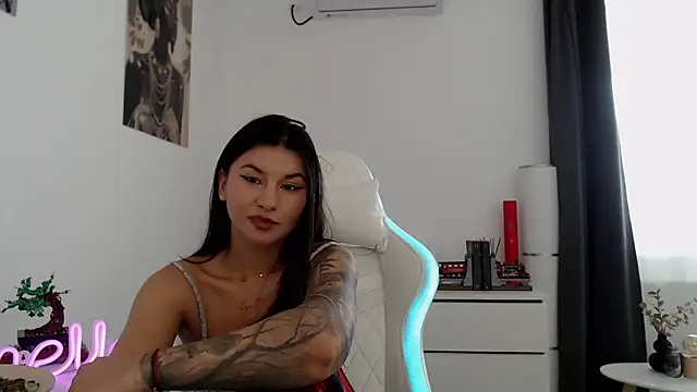 Snapshot of Simply_the_best chatting on September 25, 10:30 am Simply the best online show from September 25, 10:30 am