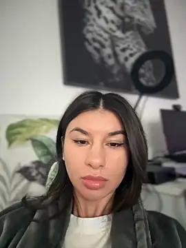 Snapshot of Simply_the_best chatting on November 9, 9:40 am Simply the best online show from November 9, 9:40 am