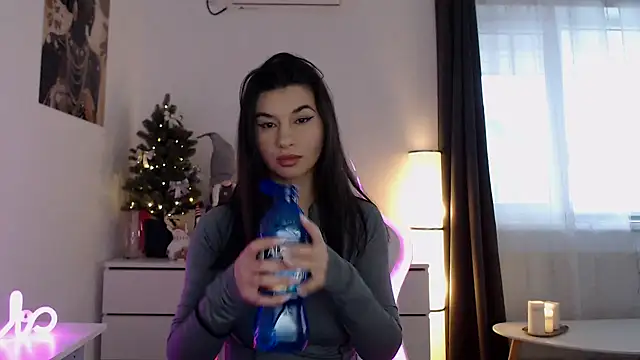 Snapshot of Simply_the_best chatting on December 17, 1:39 pm Simply the best online show from December 17, 1:39 pm