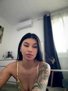 Snapshot of Simply_the_best chatting on January 14, 2:12 pm Simply the best online show from January 14, 2:12 pm