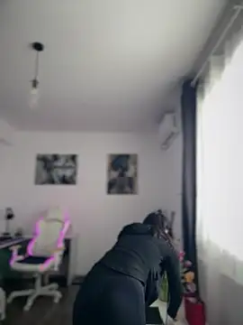 Snapshot of Simply_the_best chatting on February 2, 1:32 pm Simply the best online show from February 2, 1:32 pm