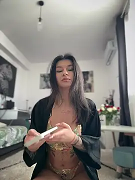 Snapshot of Simply_the_best chatting on February 3, 1:05 pm Simply the best online show from February 3, 1:05 pm