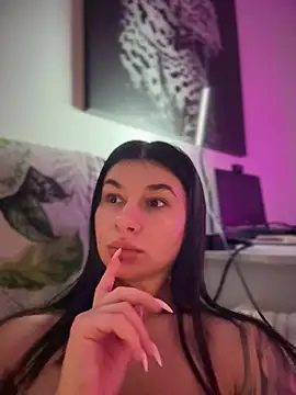 Snapshot of Simply_the_best chatting on February 8, 8:01 pm Simply the best online show from February 8, 8:01 pm