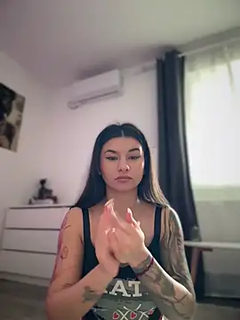 Snapshot of Simply_the_best chatting on February 9, 10:19 am Simply the best online show from February 9, 10:19 am