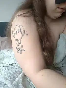 Snapshot of FrancaiseLynne chatting on December 13, 9:57 am FrancaiseLynne online show from December 13, 9:57 am