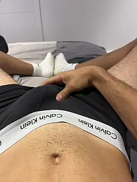 h0rnyguy001 online show from September 30, 5:56 am