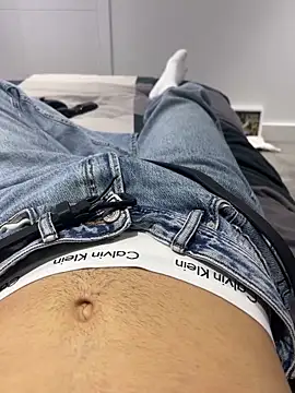 h0rnyguy001 online show from October 2, 6:20 am