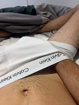 h0rnyguy001 online show from October 8, 6:33 am