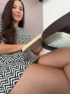 Snapshot of LittleDoll___ chatting on December 22, 1:33 pm LittleDoll online show from December 22, 1:33 pm